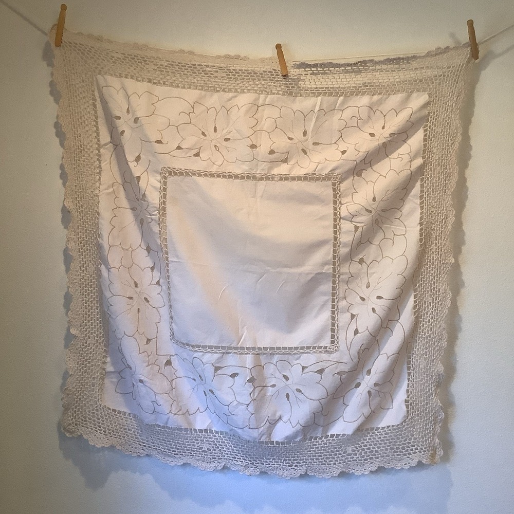 Vtg Linens Cotton Lace Table Topper Crochet Shabby Chic Cottage Tablecloth 40x40